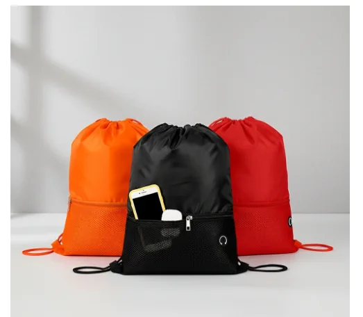 Sacochila com bolso frontal e zíper